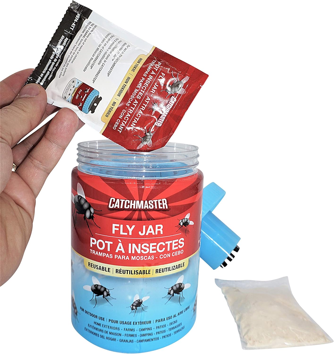 Das Catchmaster Fly Jar ist eine wiederverwendbare Fliegenfalle für den Außenbereich. Mit dem beiliegenden Lockstoffpulver zieht es Fliegen zuverlässig an und hält sie im Behälter fest. Ideal für Gärten, Terrassen, Campingplätze, Restaurants oder Müllplätze. Die Anwendung ist einfach: Lockstoff ins Glas geben, mit Wasser auffüllen und aufstellen. Eine nachhaltige und umweltfreundliche Methode zur Fliegenbekämpfung.